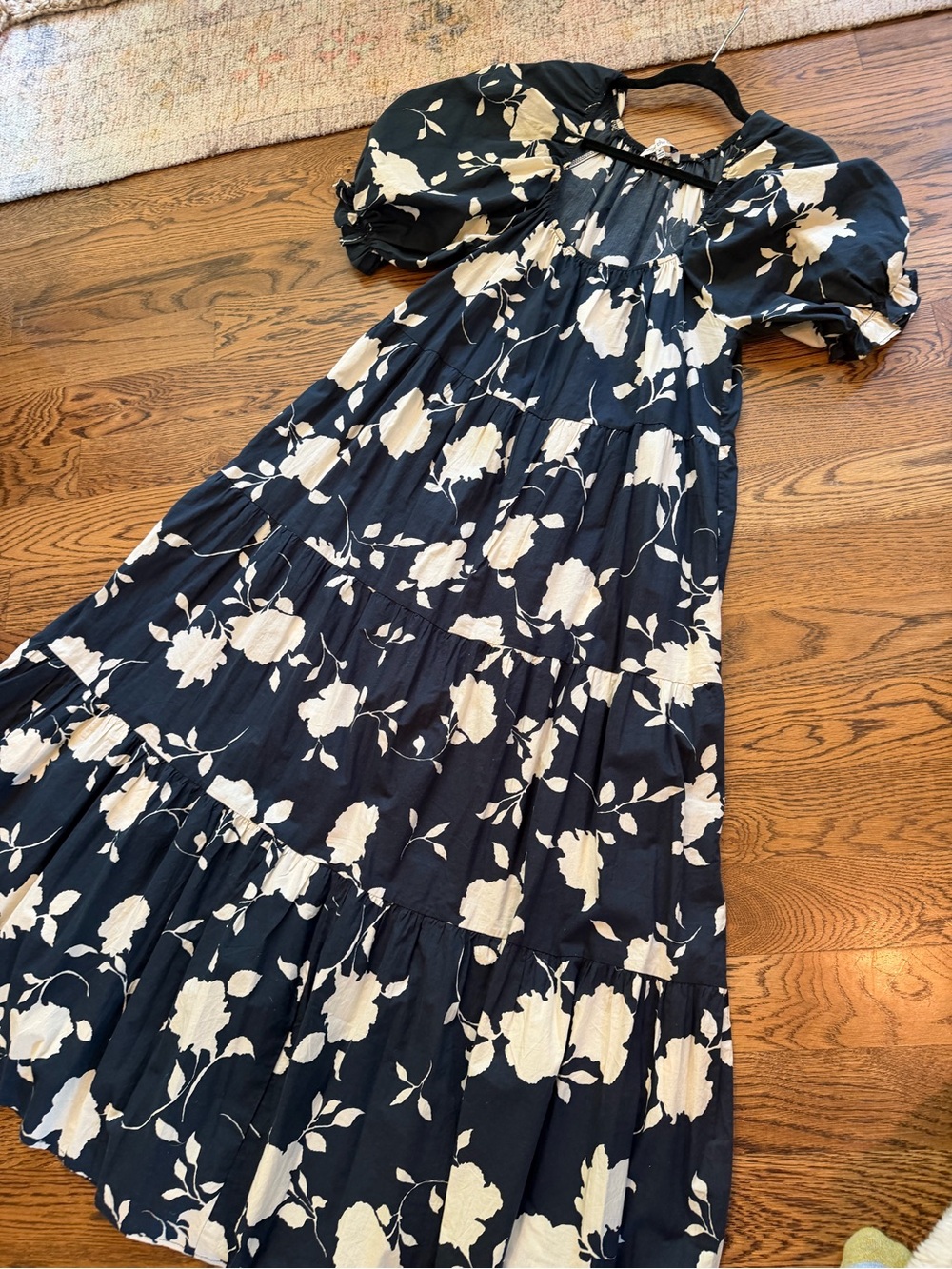 Black and White Floral Puff-Sleeve Maxi Dress medium - Picture 2 of 5